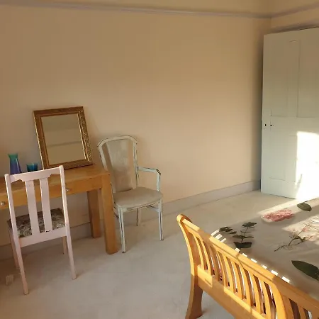 Lotus Pod House Homestay Horsell Exterior photo