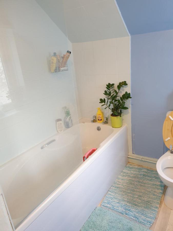 Homestay Lotus Pod House Horsell
