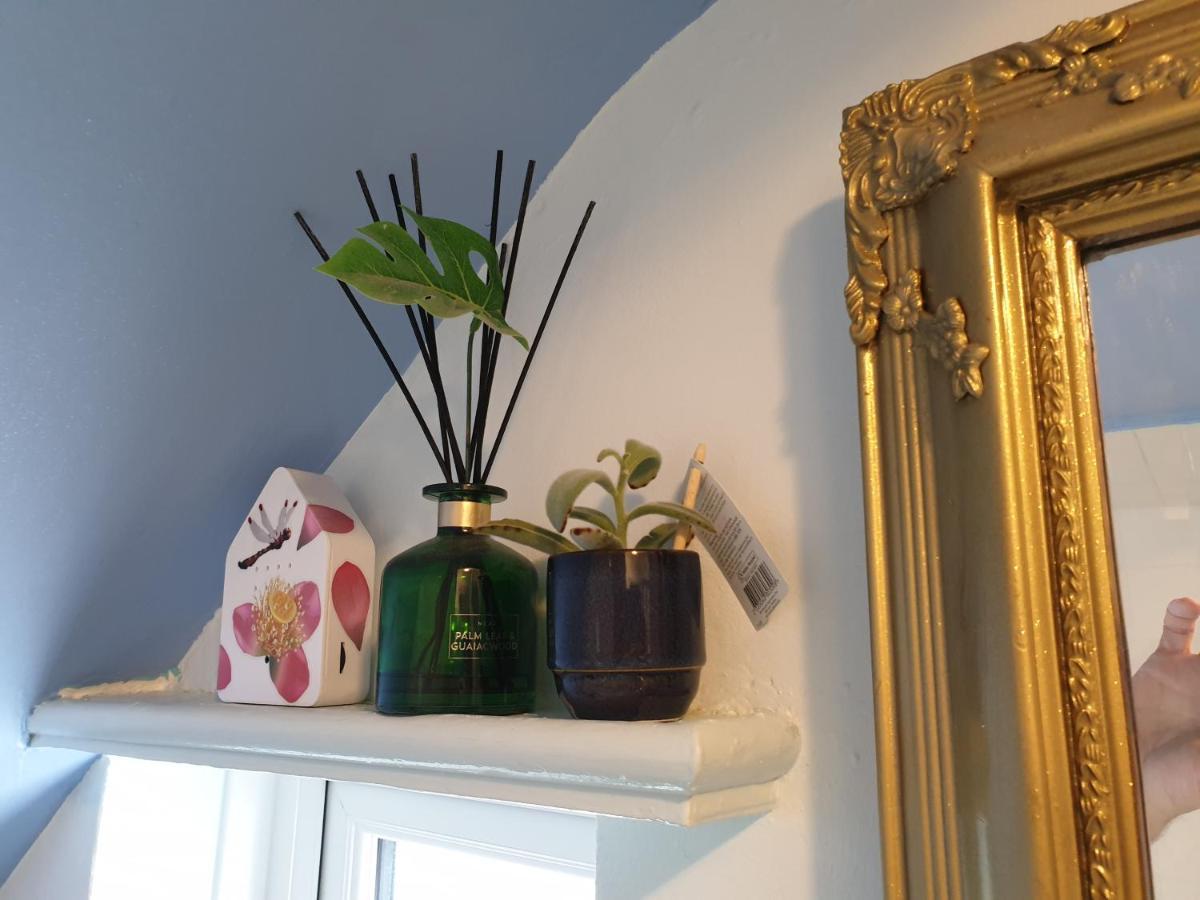Lotus Pod House * Horsell