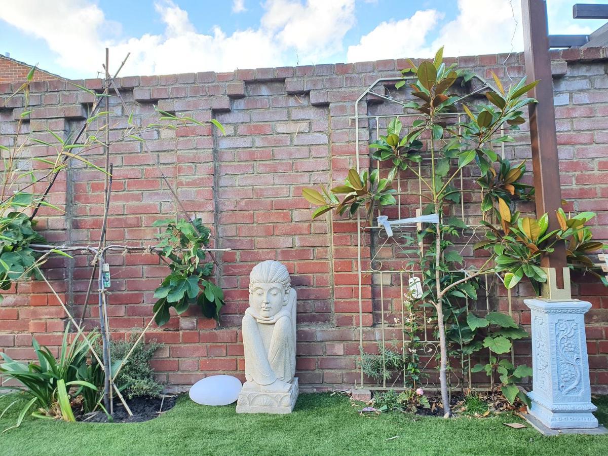 Homestay Lotus Pod House Horsell